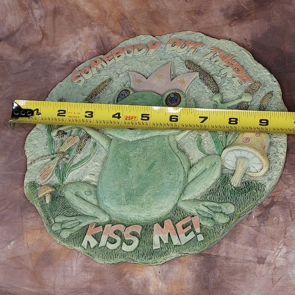 Spoontiques Frog Somebody Out There Kiss Me Stepping Stone Wall Plaque 9.5" - Picture 7 of 7